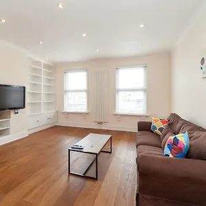 https://spacious-2-bedroom-maisonette-in-stratford.brighton-hotels-england.com