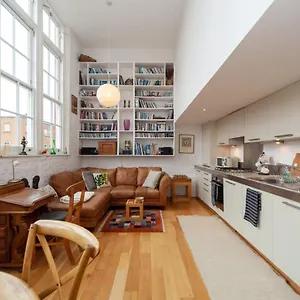 https://charming-1-bedroom-apartment-in-old-school-house.brighton-hotels-england.com