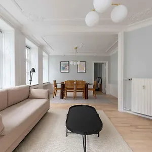 Spacious Tivoli Gardens W 3 Bedrooms Copenhagen